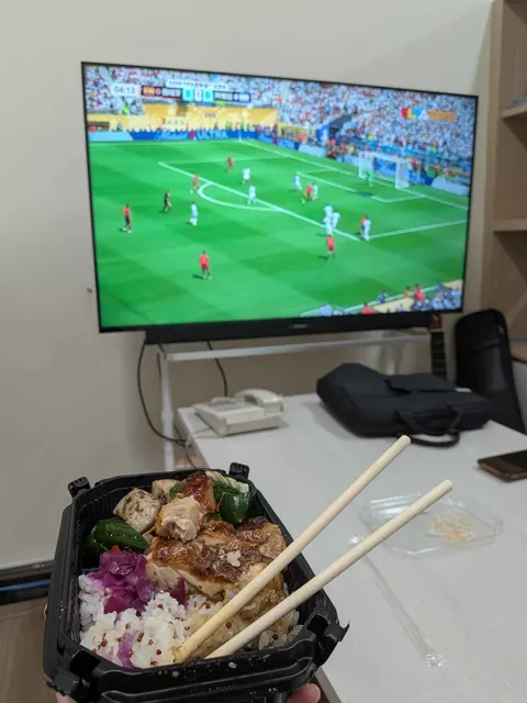 闖入哥哥的實驗室蹭免費午餐